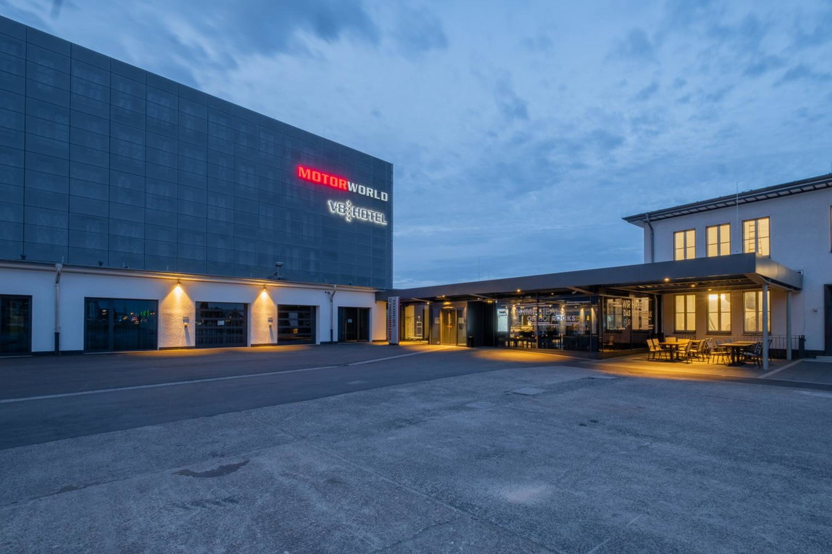 Hotel · V8 Hotel Köln at MOTORWORLD, Bilderstoeckchen