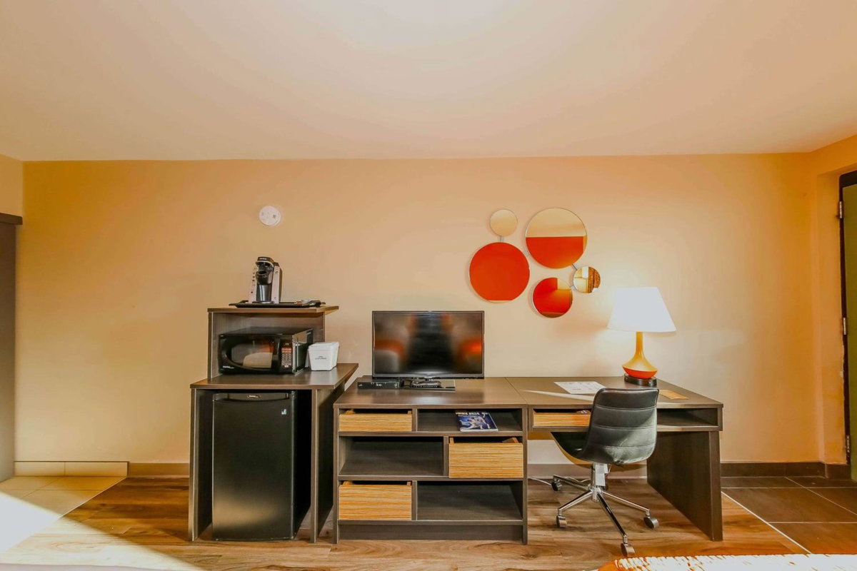Howard Johnson by Wyndham Winnipeg West, Канада