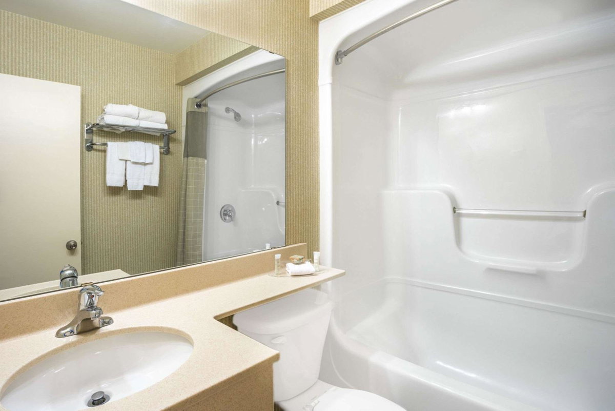 Super 8 by Wyndham Kingston, Canada