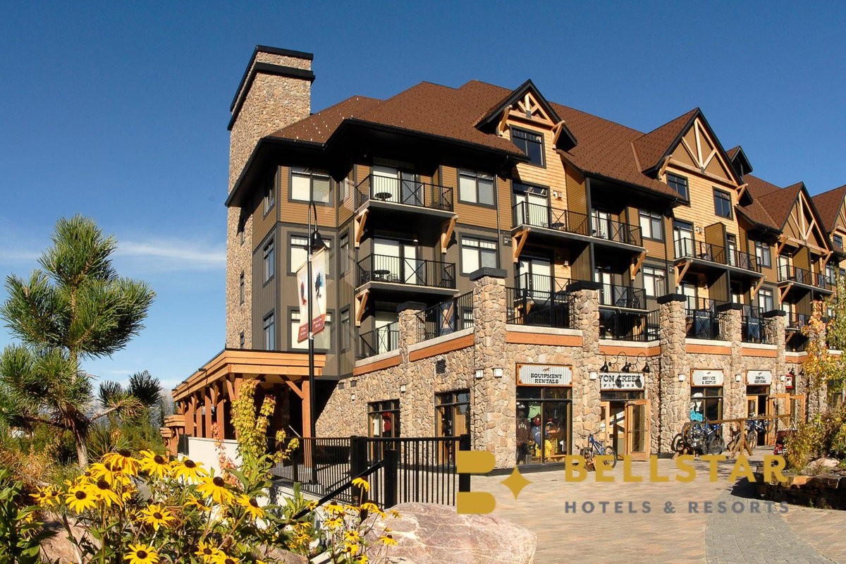 Glacier & Mountaineer Lodge, Canada