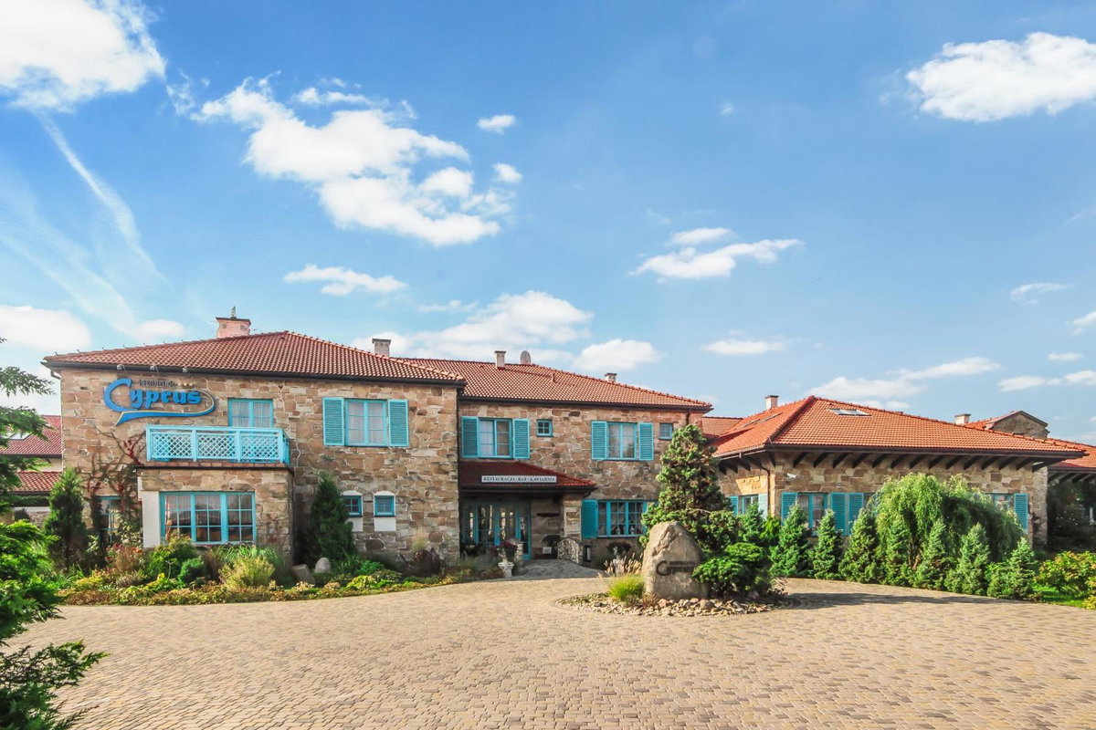 Hotel · Hotel Cyprus, Milanowek