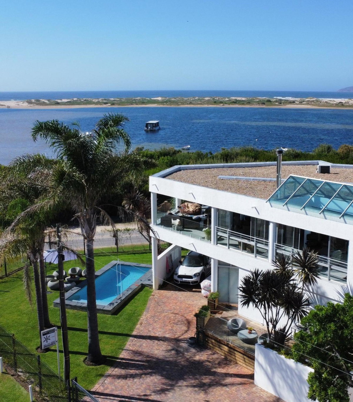 Hotel · Sunshowers Plett, Plettenberg Bay