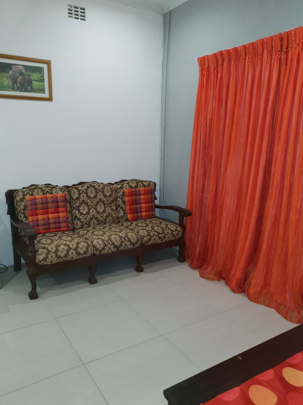 Hotel · Lyronne Guest house, Shuttle and Tours, Rondebosch