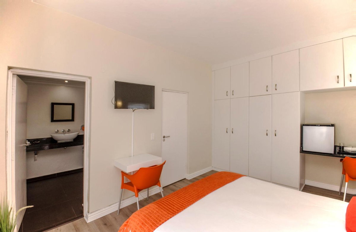 Hotel · Small Bay Guest House, Cape Town