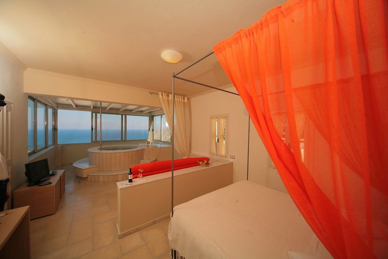 Hotel Antinea Suites & SPA, Santorini, Greece