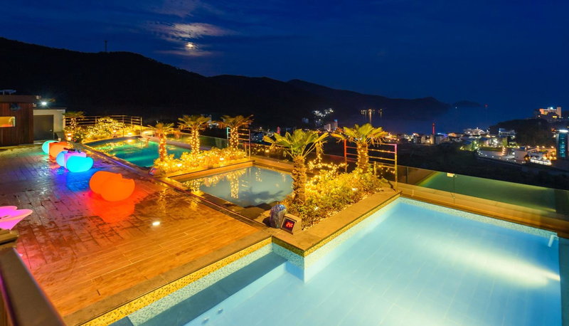 Friemily Pool Villa & Hotel, Sinhyeon, 대한민국