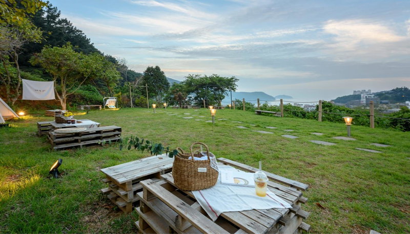 Friemily Pool Villa & Hotel, Sinhyeon, 대한민국