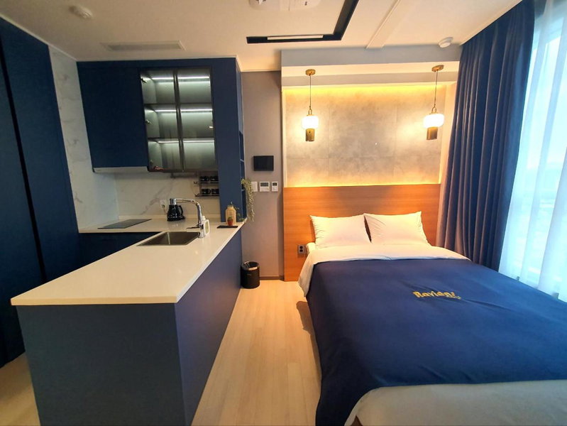 Raviens-Elliy's Room, Busan, 대한민국