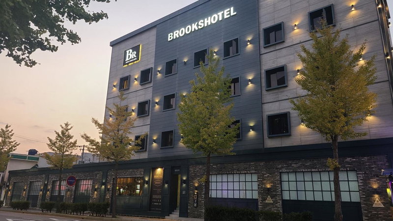 Brooks Hotel Tongyeong, Kyosai, 대한민국