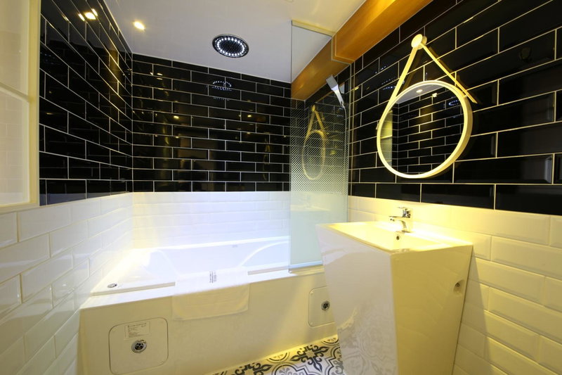 Brooks Hotel Tongyeong, Kyosai, 대한민국