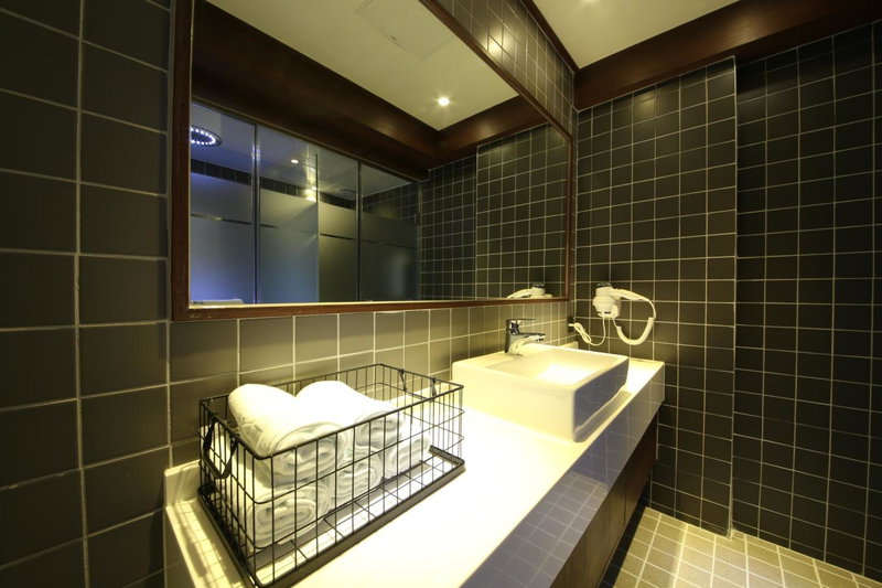 Brooks Hotel Tongyeong, Kyosai, 대한민국