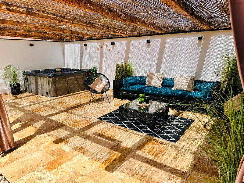 Villa 3, Medias, Romania