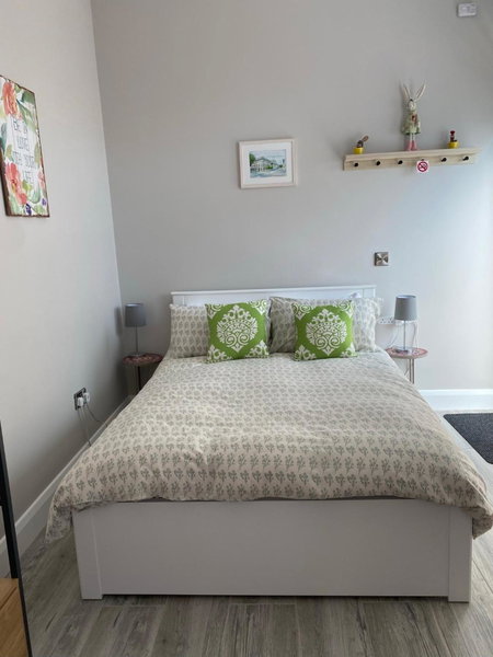 Hugo Mews Bright Studio Apartment, Bray, Ireland