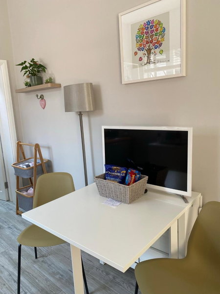Hugo Mews Bright Studio Apartment, Bray, Ireland