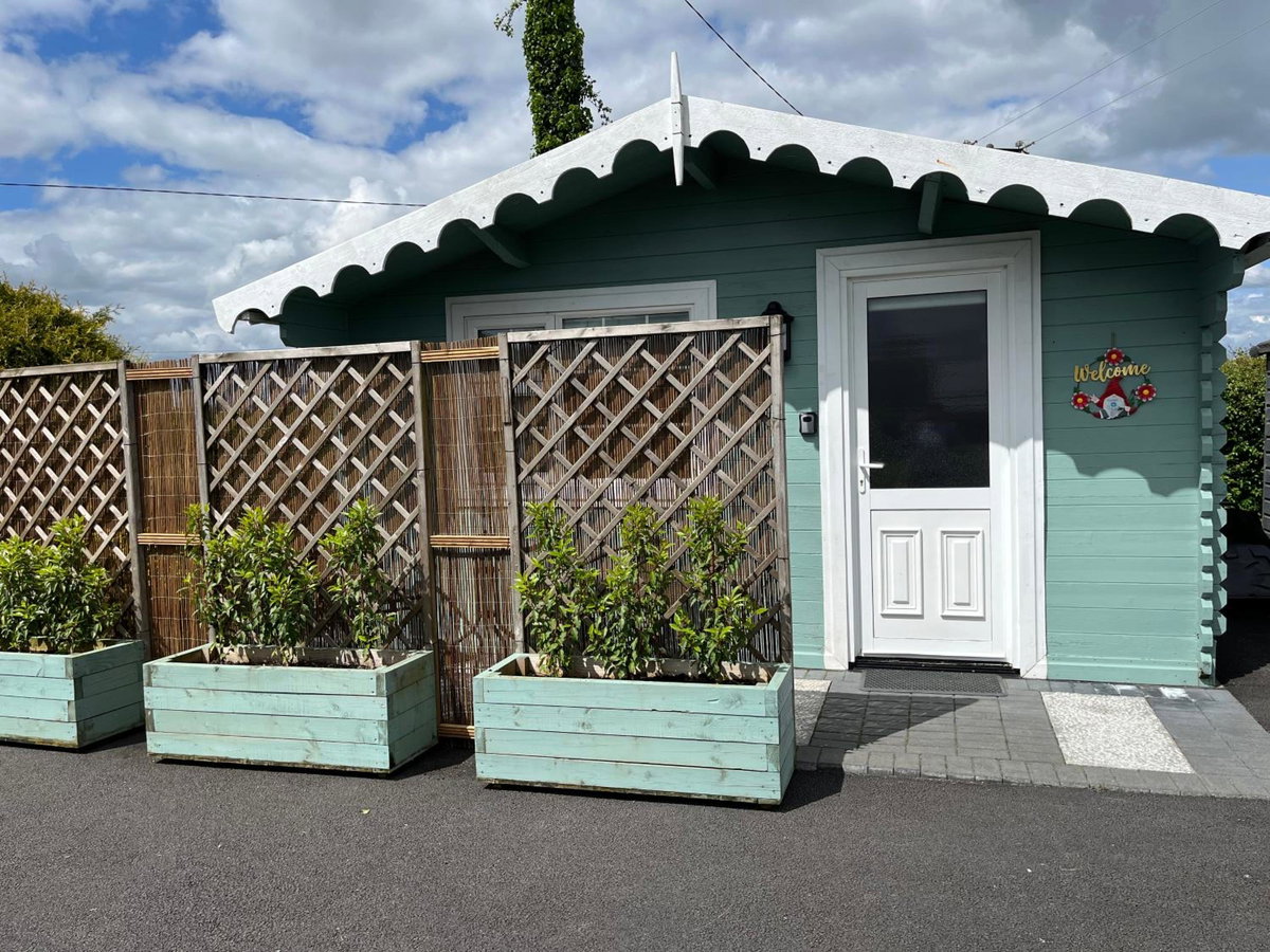Hotel · Adorable Cabin in the Countryside, Portlaoise