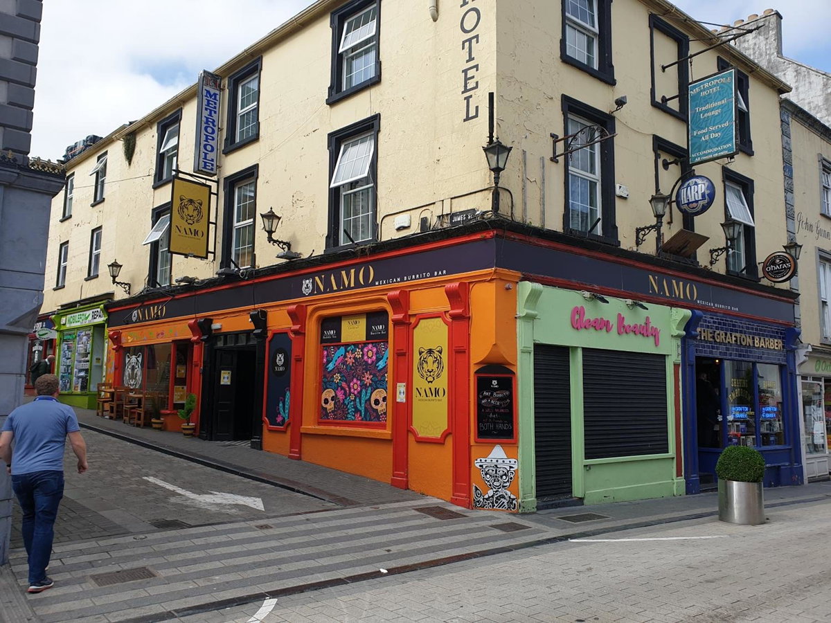 The Metropole, Irland