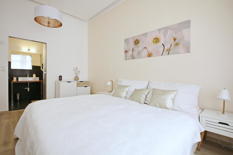 Luxury Center Apt. Charles bridge walking distance, Prague, Czechia