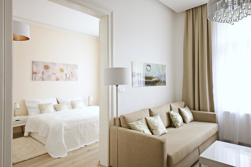 Luxury Center Apt. Charles bridge walking distance, Prague, Czechia