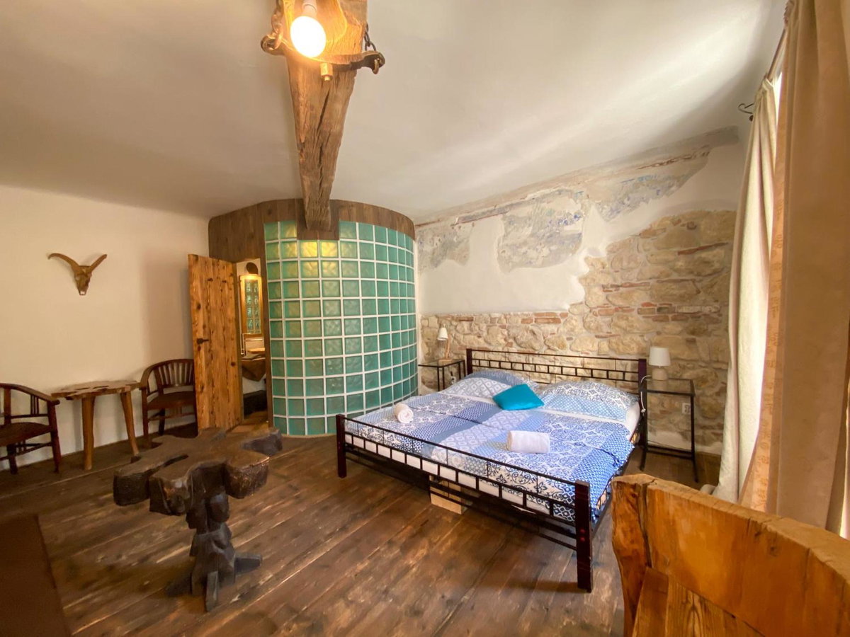 Pension Sebastian a vinný bar Prostě SKLEP, Czechia
