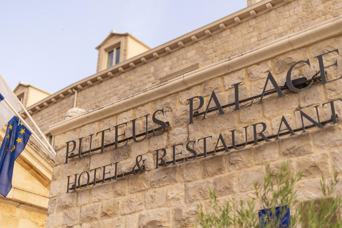 Отель · Puteus Palace Heritage Hotel, Pučišća