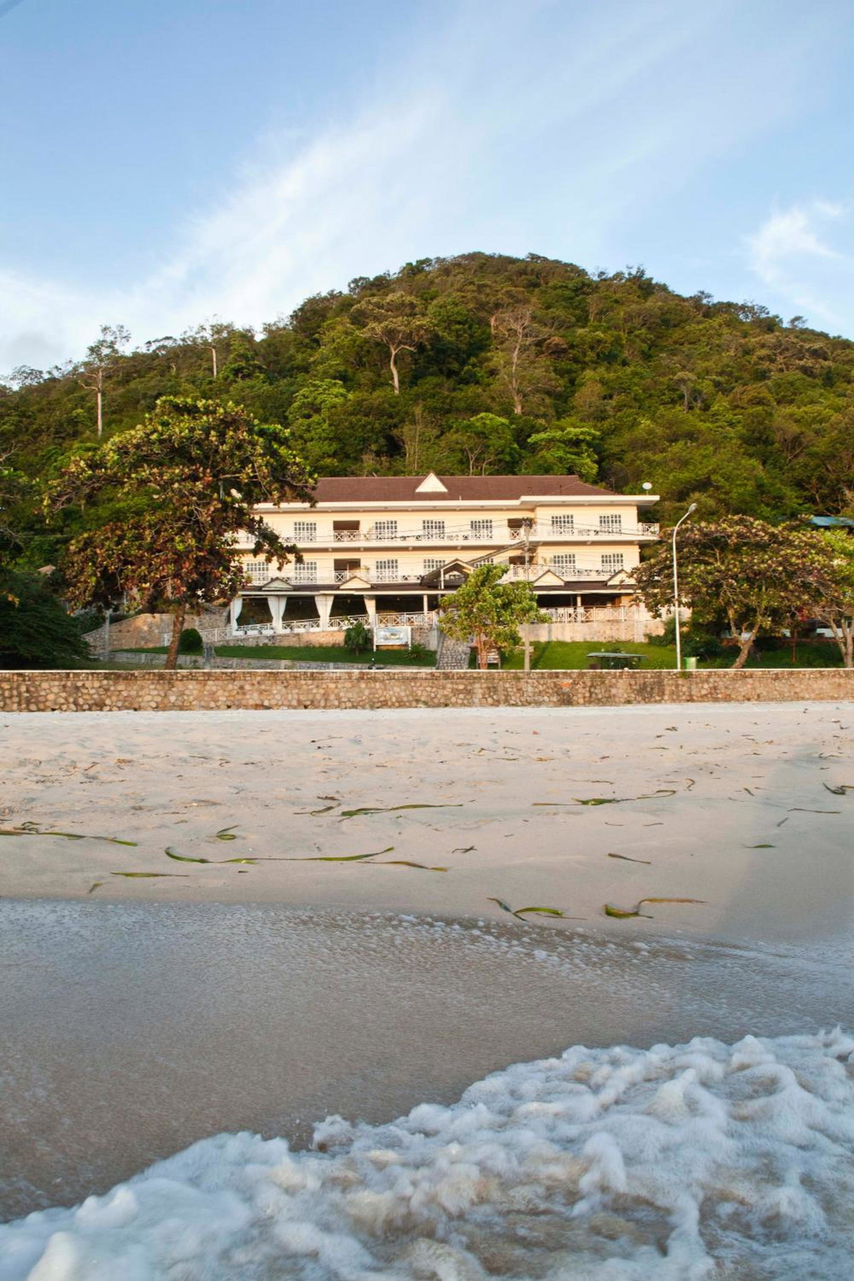 Hôtel · The Beach House, Kampot