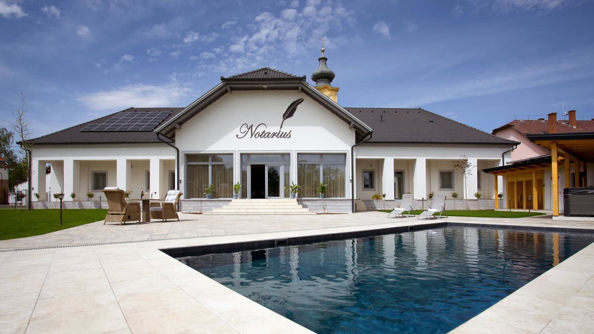 Hotel · Notarius Vendégház, Mezokovesd