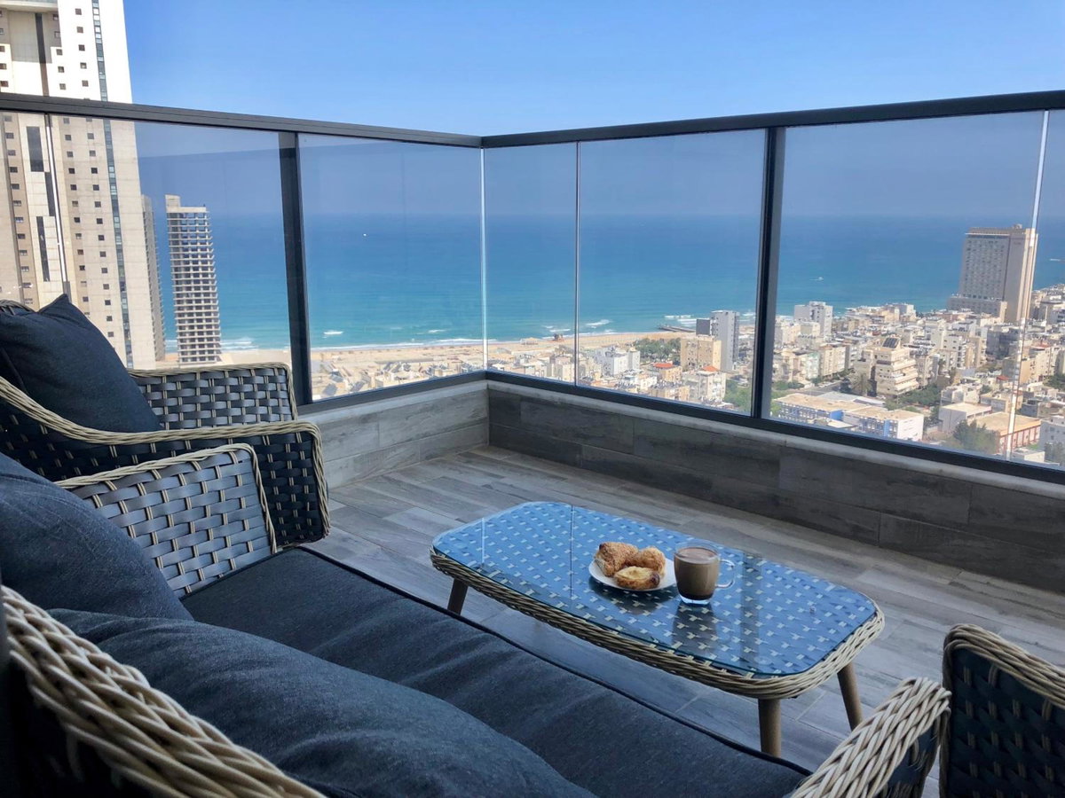 Apartment "Style City" With Sea View, Israel