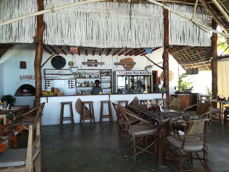 Bahari Pizza Restaurant and Bungalows, Sokoni, Танзания