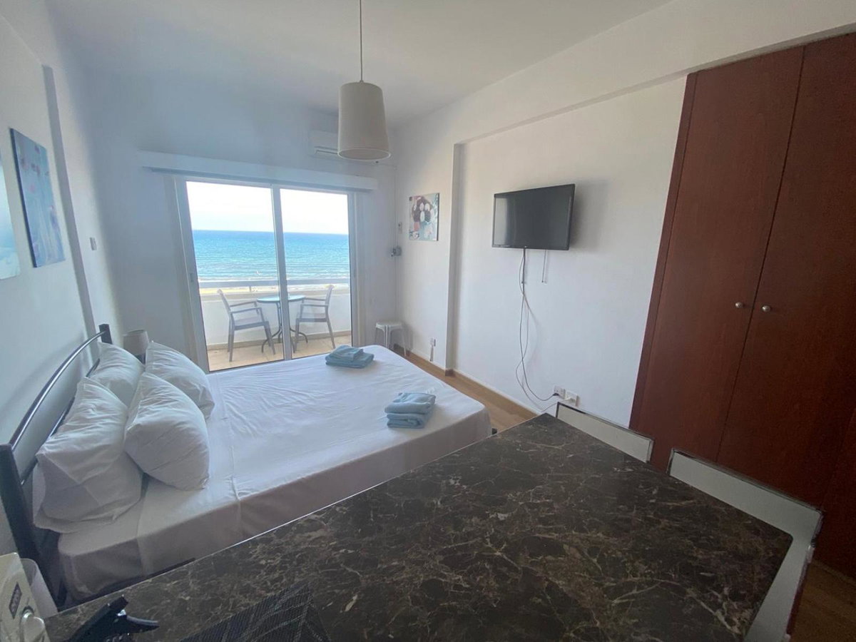 Alex Beach Apartment 33, Кипр