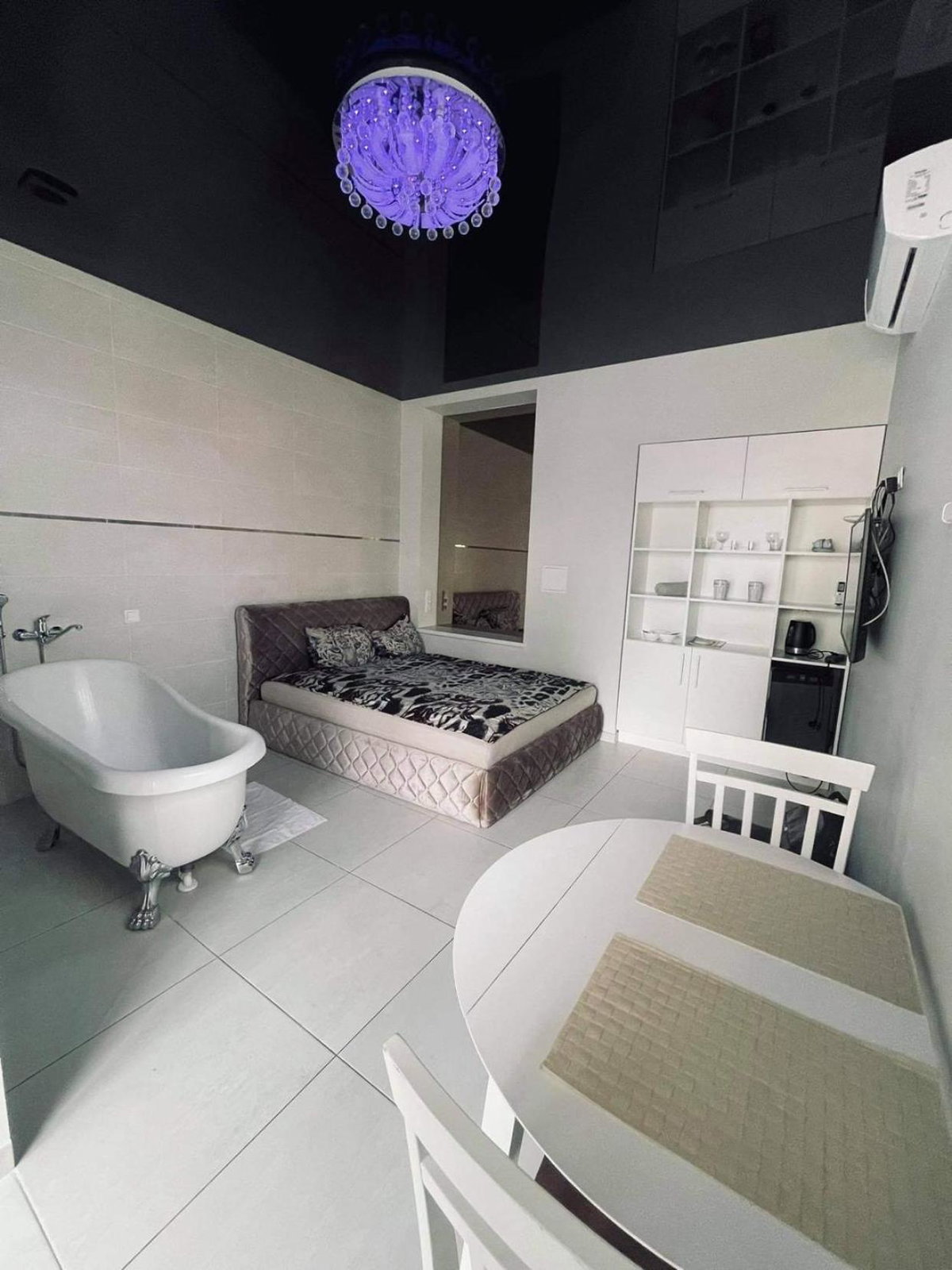 Romeo VIP apartamentai, Литва