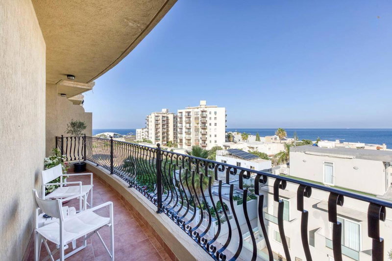 Lovely apartment next to the beach, St Paul's Bay, Malta