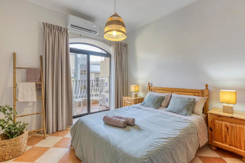Lovely apartment next to the beach, St Paul's Bay, Malta