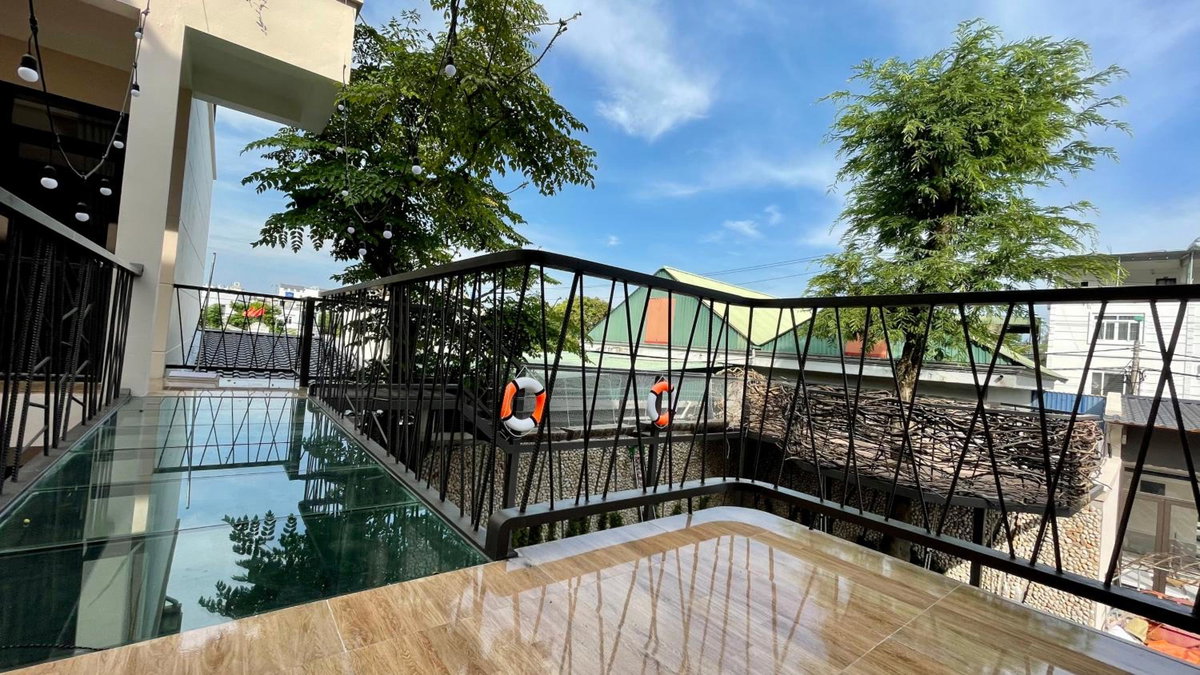 Phoenix Minh Châu Hotel, Vietnam
