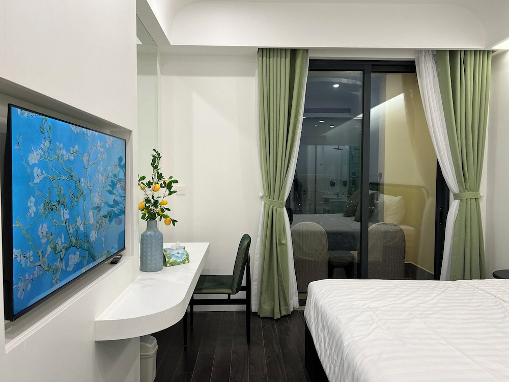We Young Apartments by HOFs - Fireworks & Ocean view, Vietnam