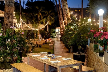 Lokal Phuket, คาทุ, ประเทศไทย