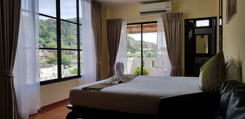 Karon Beach Pool Hotel, Ban Chalong, ประเทศไทย