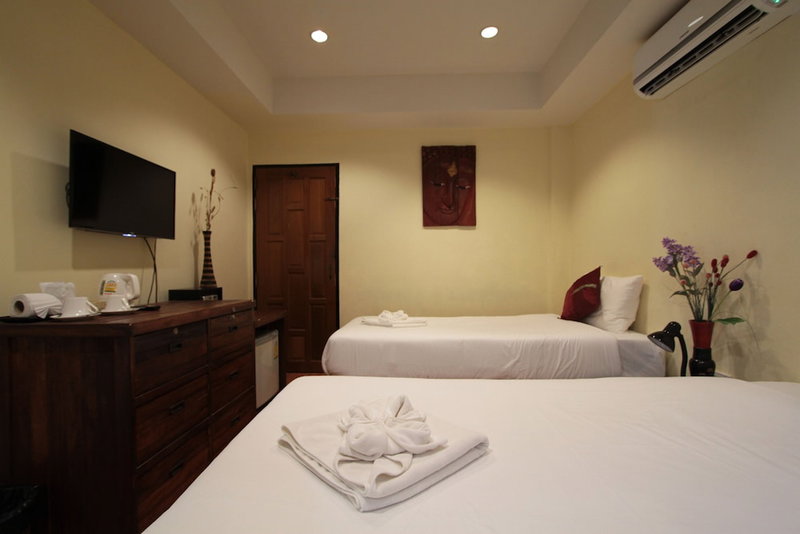Karon Beach Pool Hotel, Ban Chalong, ประเทศไทย