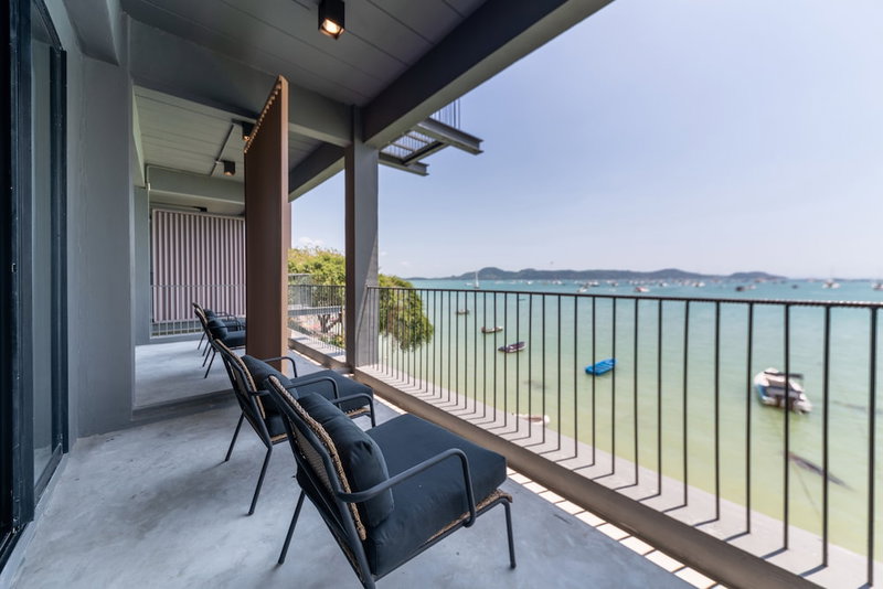 Arch39 Phuket Beach Front, Chalong, Таиланд