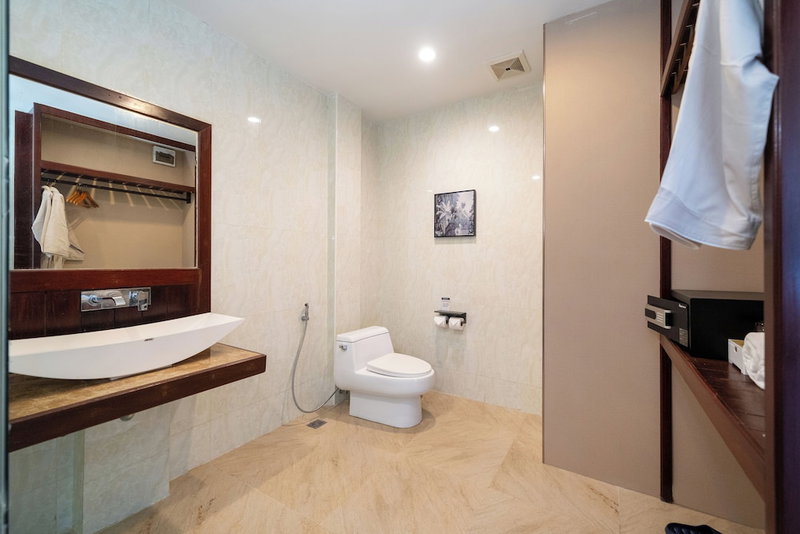 Howard Johnson by Wyndham Phuket Naiyang, คาทุ, ประเทศไทย