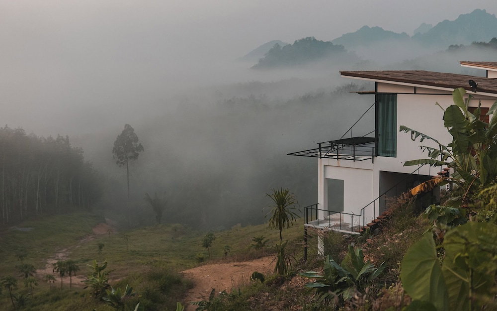 Hotel · Caligo Resort, Ban Ta Khun
