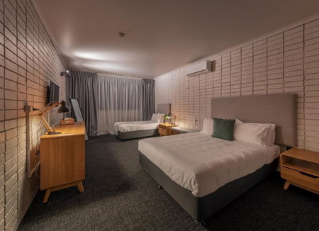 Palms Hotel, Greenacre, Australia