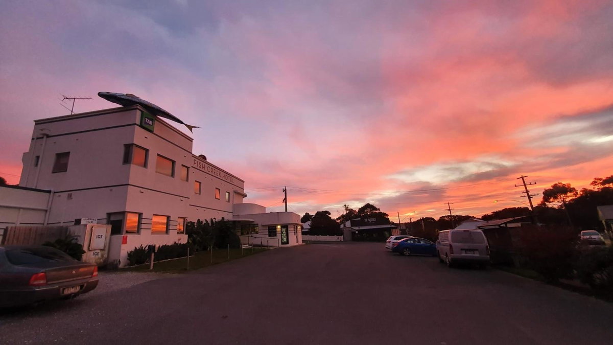 Hotel · Fish Creek Hotel, Fish Creek