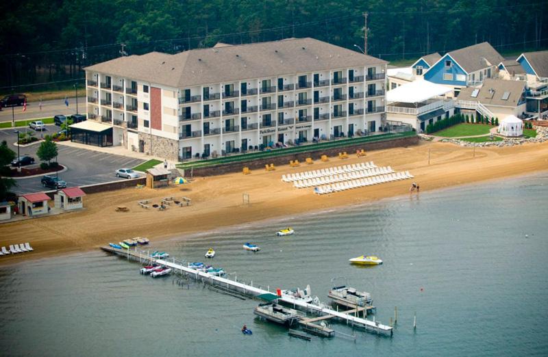 Отель · Parkshore Resort, Traverse City