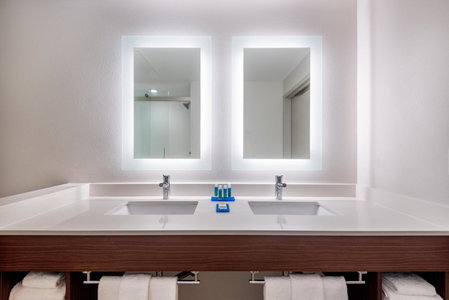 Holiday Inn Express & Suites Santa Ana - Orange County by IHG, Tustin, United States