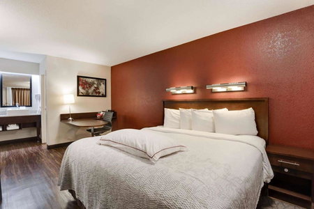 Super 8 by Wyndham Deerfield - Northbrook, Northbrook, United States