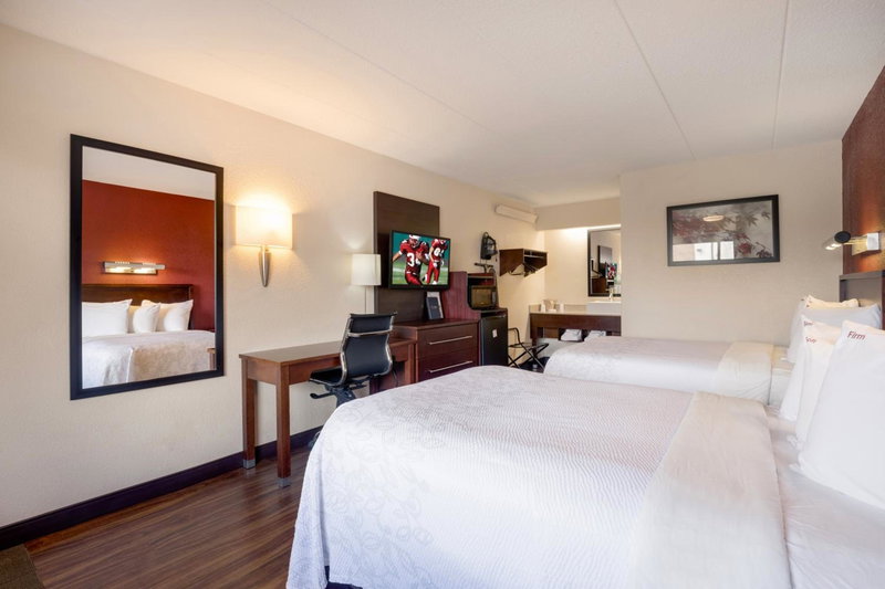 Super 8 by Wyndham Deerfield - Northbrook, Northbrook, United States