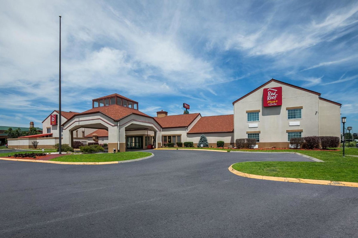 Hotel · Red Roof Inn PLUS+ & Suites Knoxville West - Cedar Bluff, Knoxville