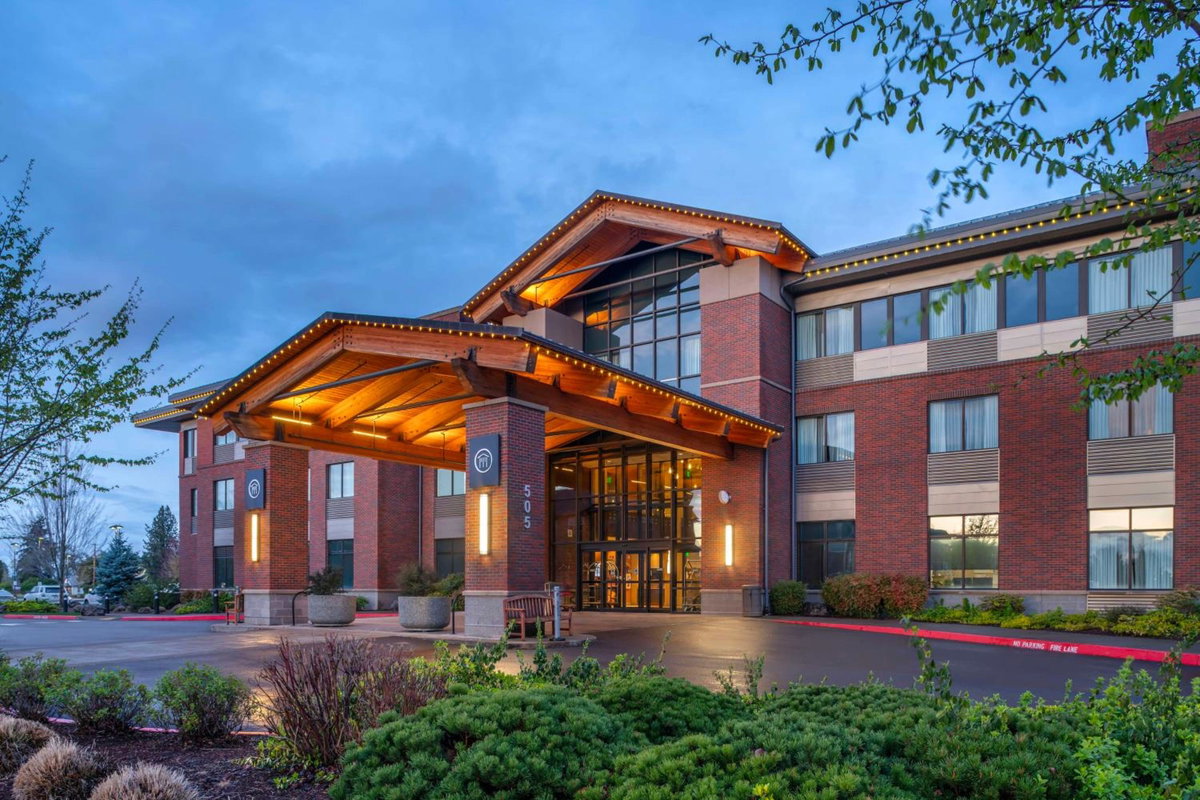Hotel · Best Western Premier Boulder Falls Inn, Lebanon