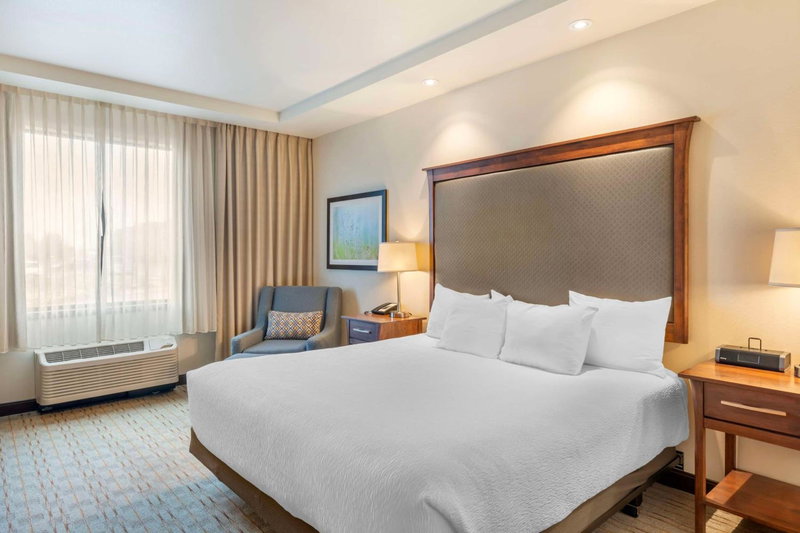 Best Western Premier Boulder Falls Inn, Lebanon, United States