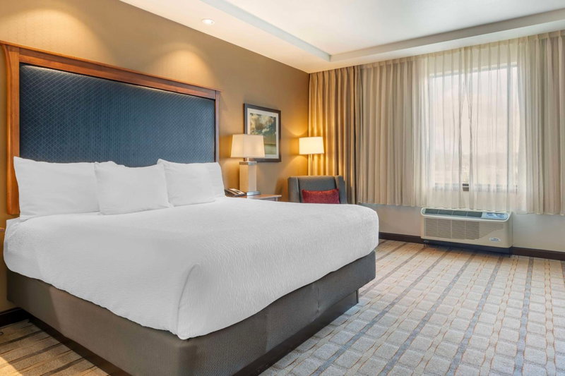 Best Western Premier Boulder Falls Inn, Lebanon, United States